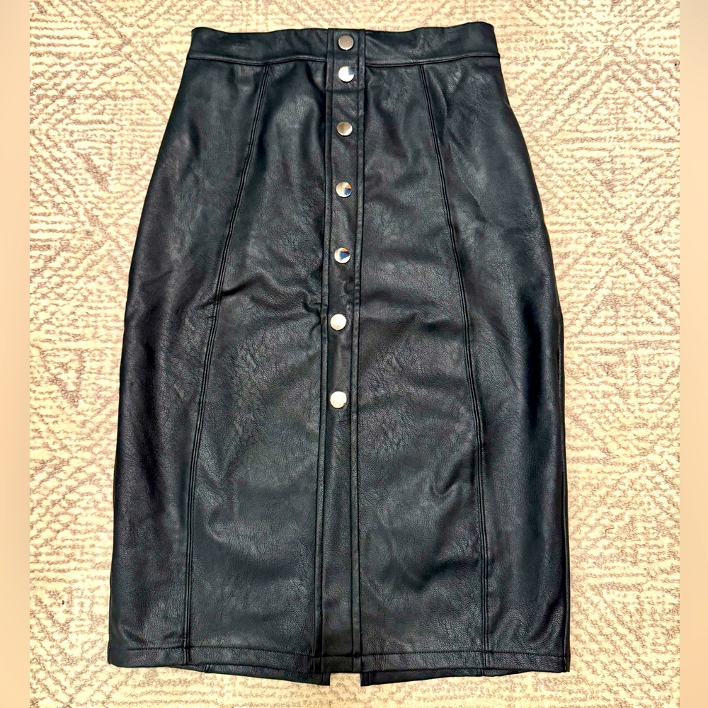 Ookie & Lala Faux Leather Skirt. Size Small.